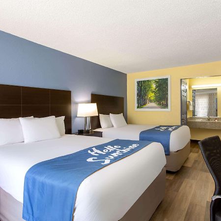 Days Inn By Wyndham Greensboro Airport Luaran gambar