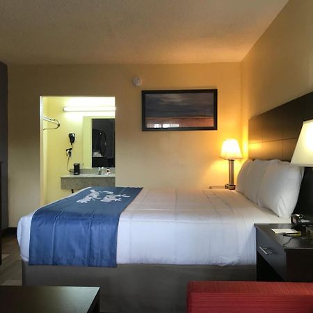 Days Inn By Wyndham Greensboro Airport Luaran gambar