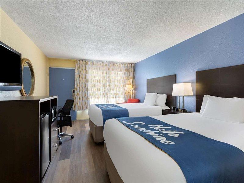 Days Inn By Wyndham Greensboro Airport Luaran gambar