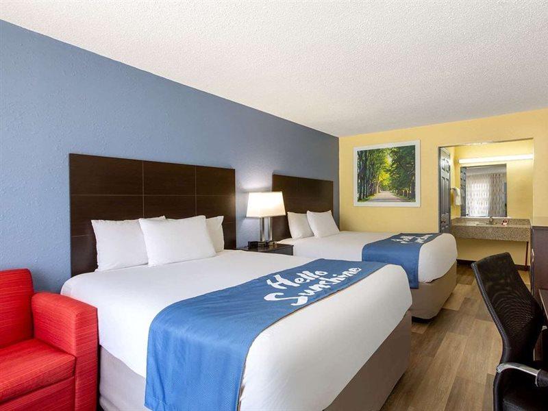 Days Inn By Wyndham Greensboro Airport Luaran gambar