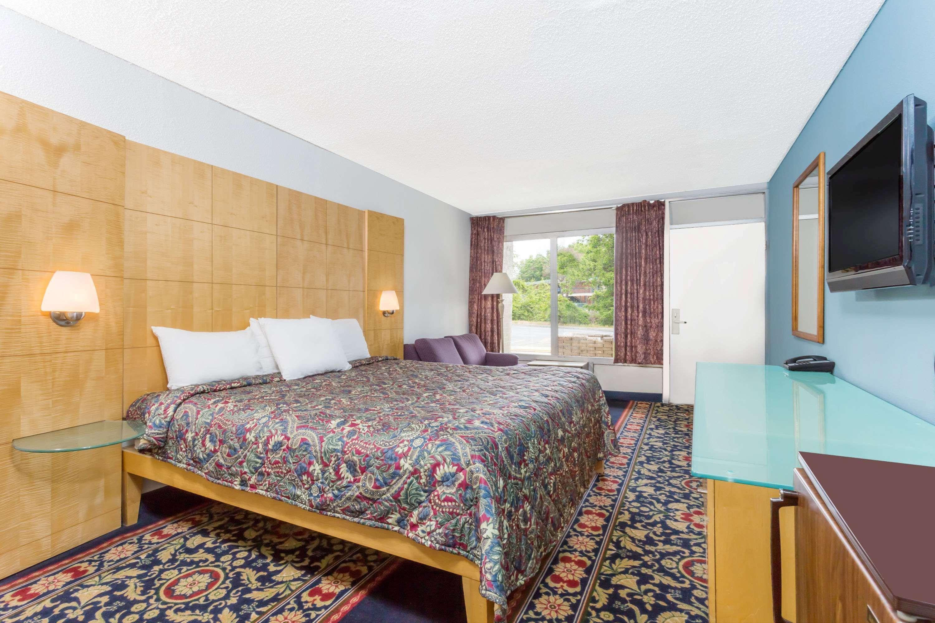 Days Inn By Wyndham Greensboro Airport Luaran gambar