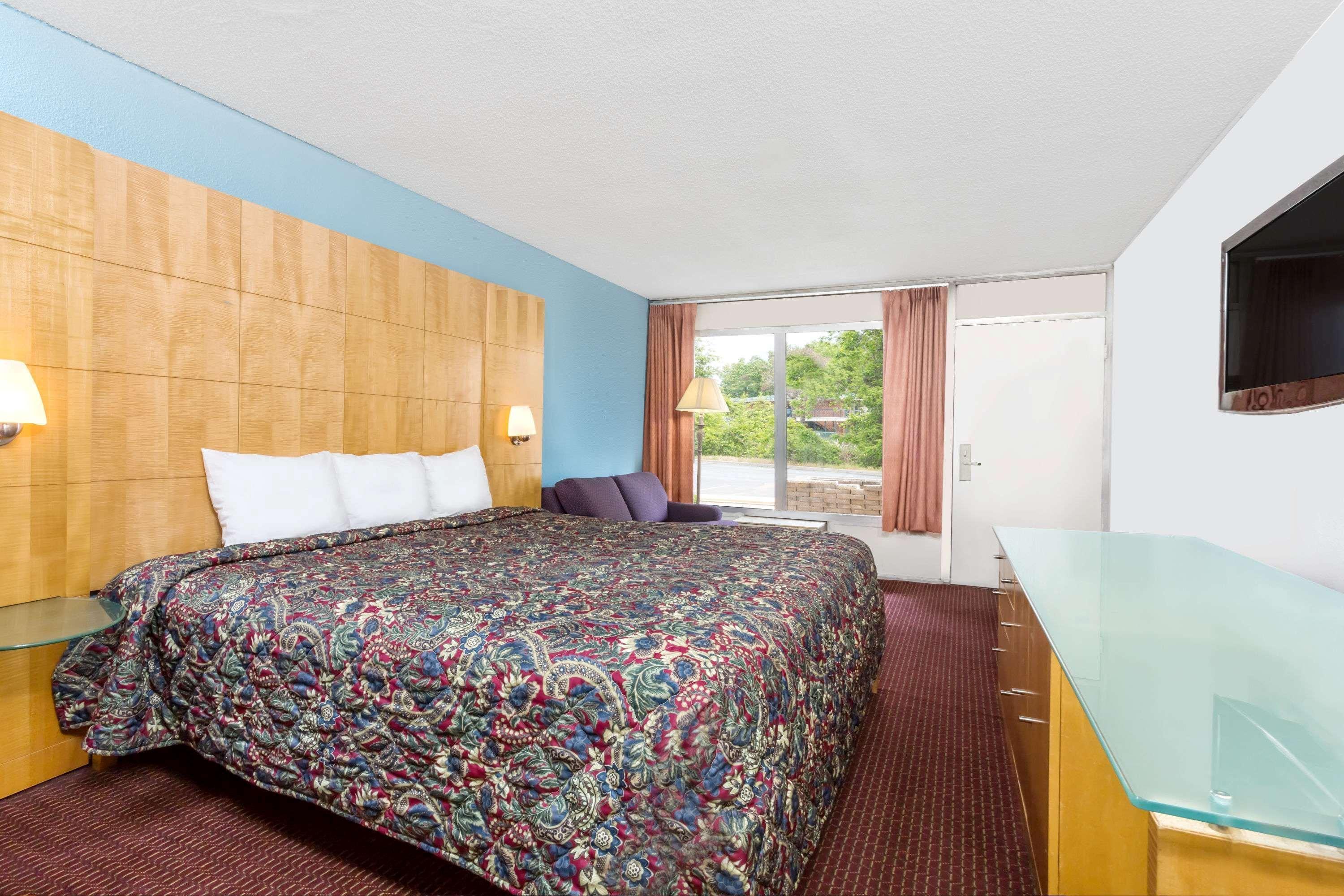 Days Inn By Wyndham Greensboro Airport Luaran gambar