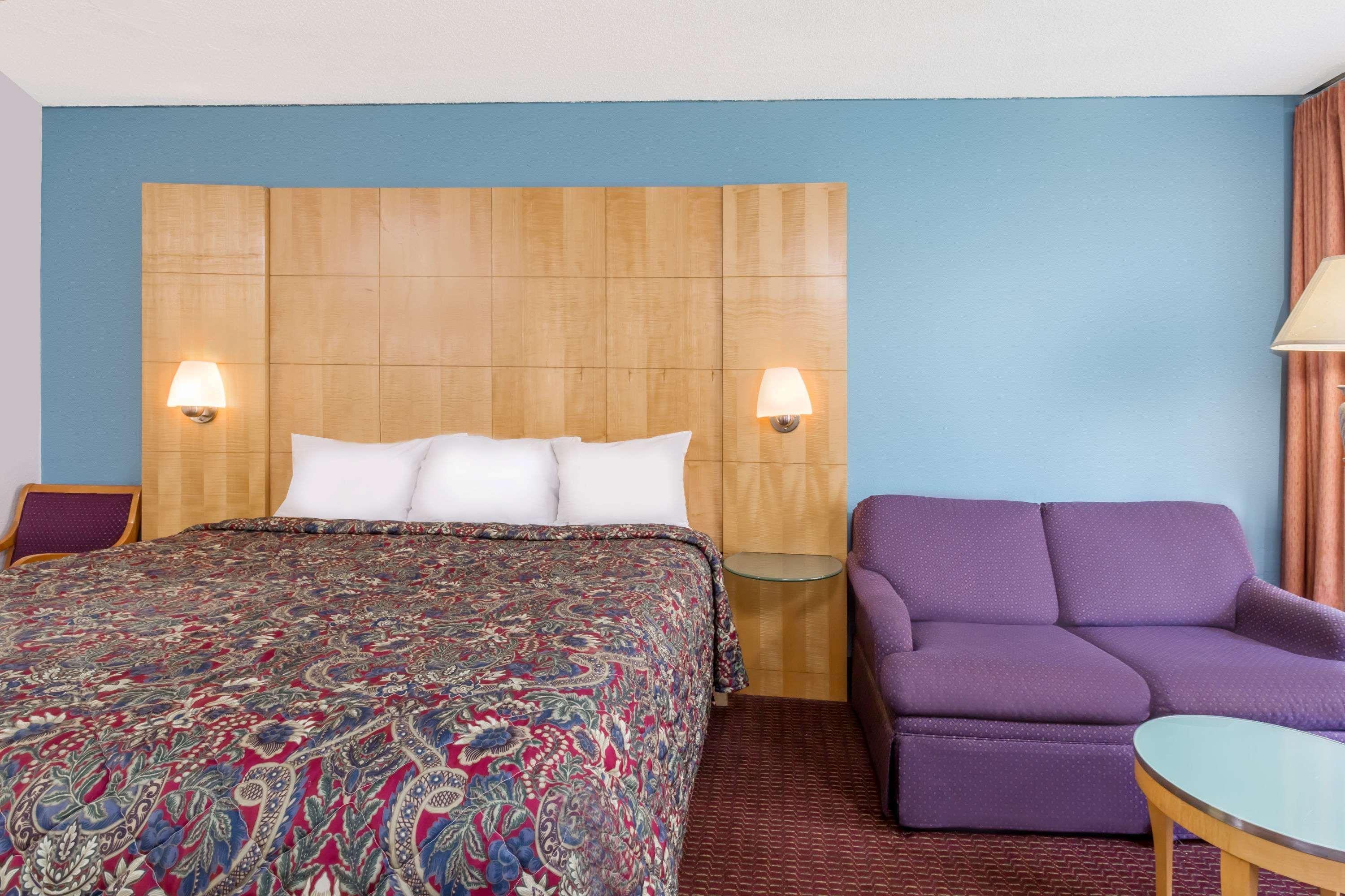 Days Inn By Wyndham Greensboro Airport Luaran gambar