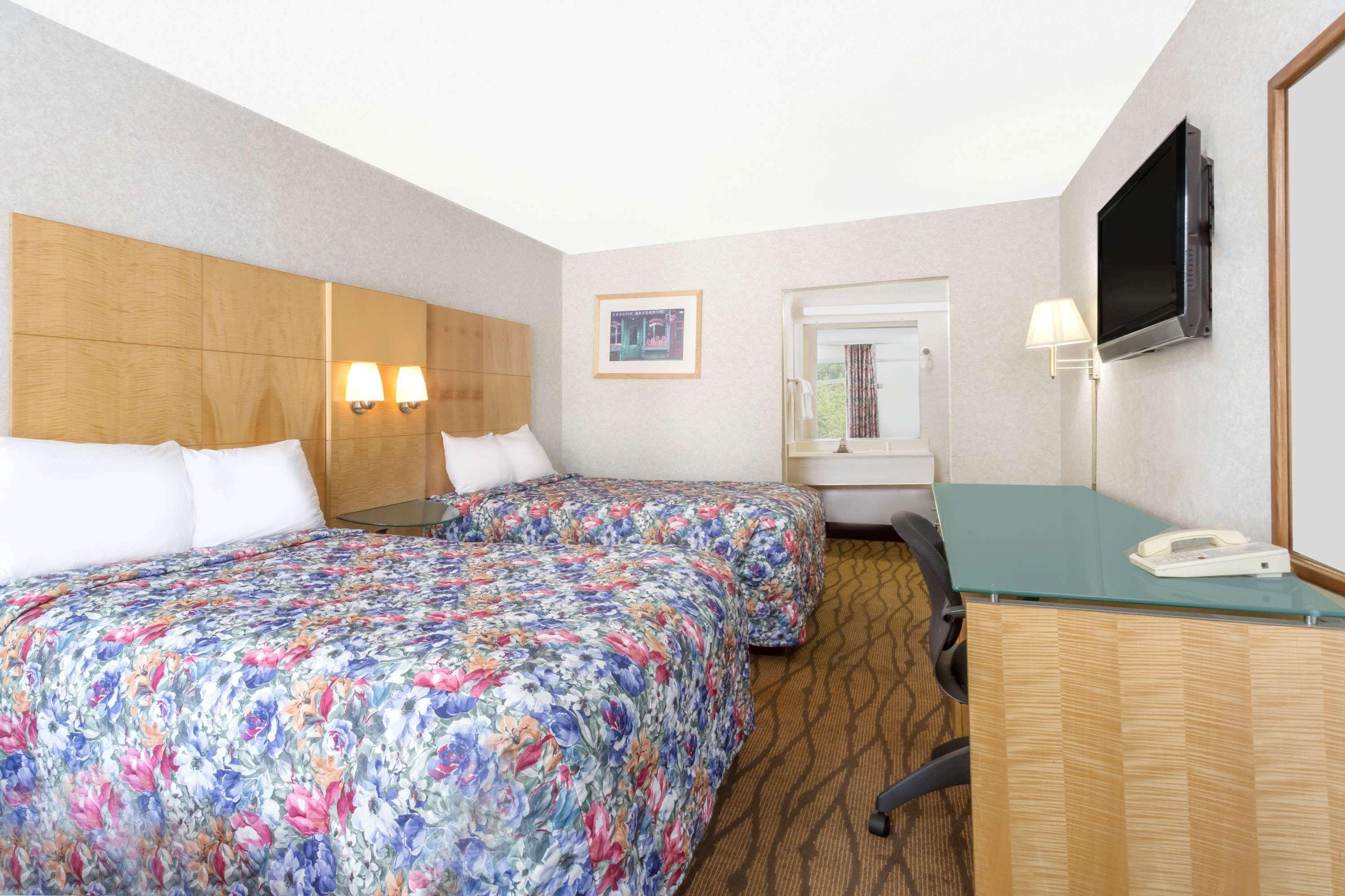 Days Inn By Wyndham Greensboro Airport Luaran gambar