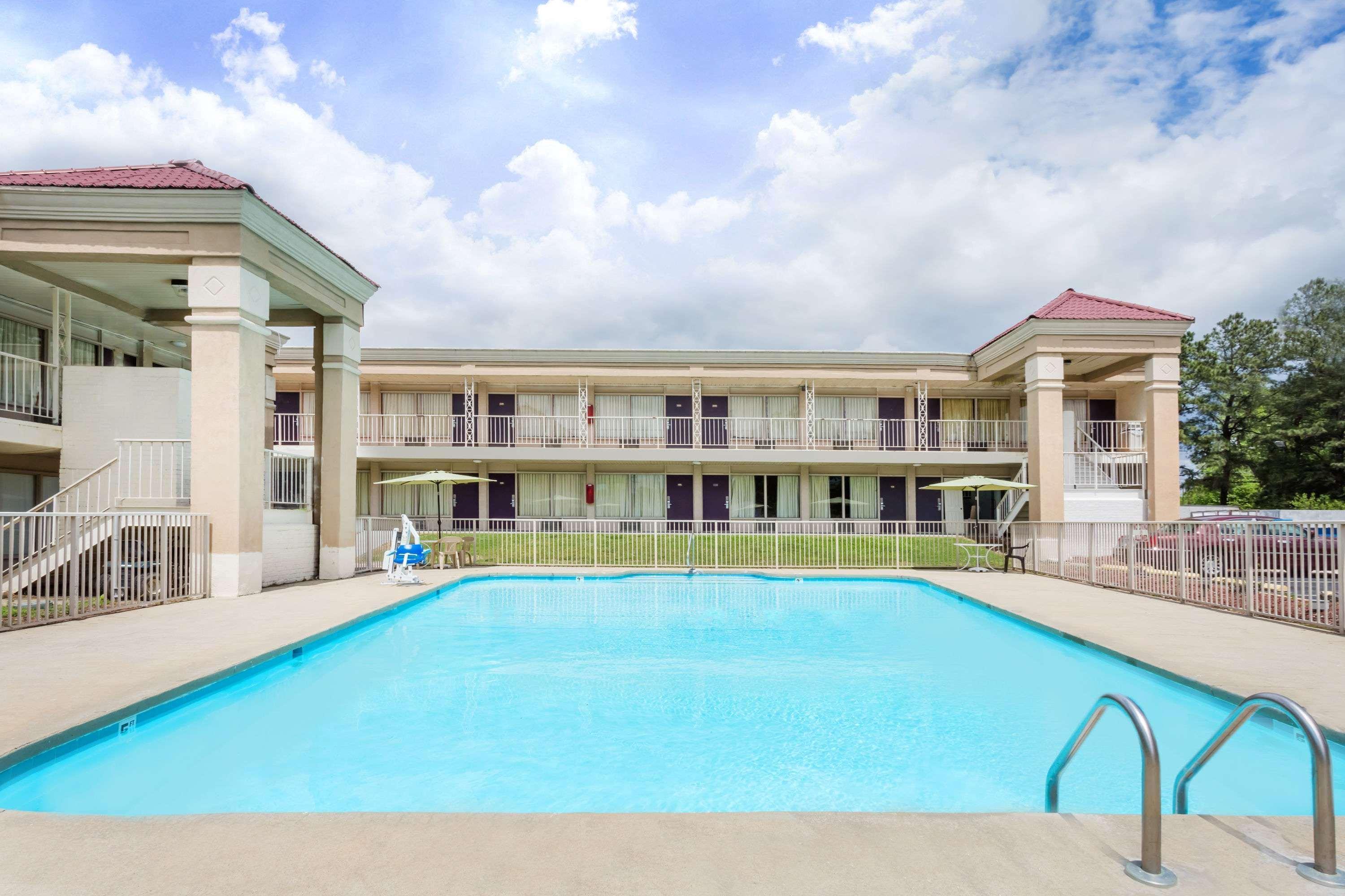 Days Inn By Wyndham Greensboro Airport Luaran gambar