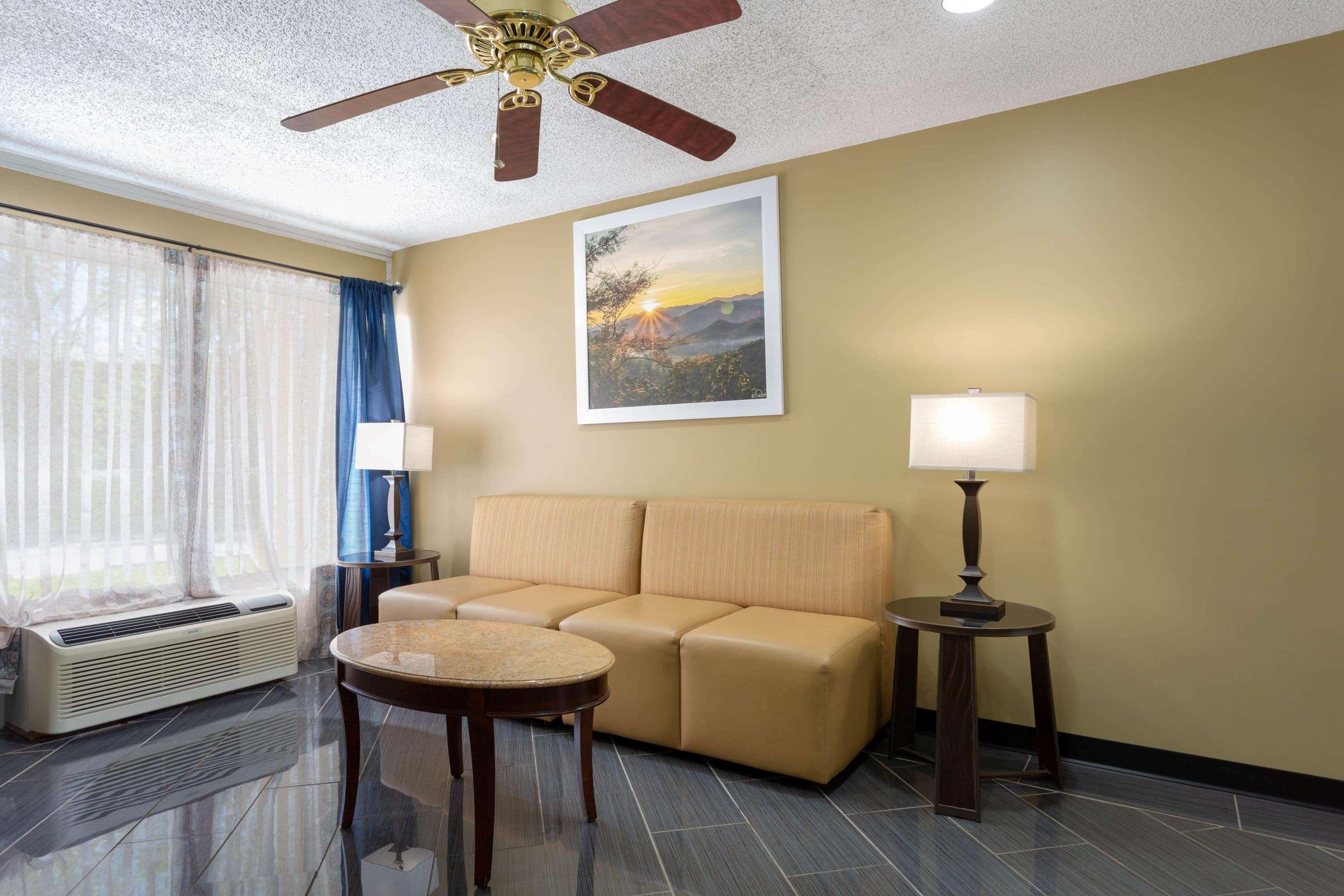 Days Inn By Wyndham Greensboro Airport Luaran gambar