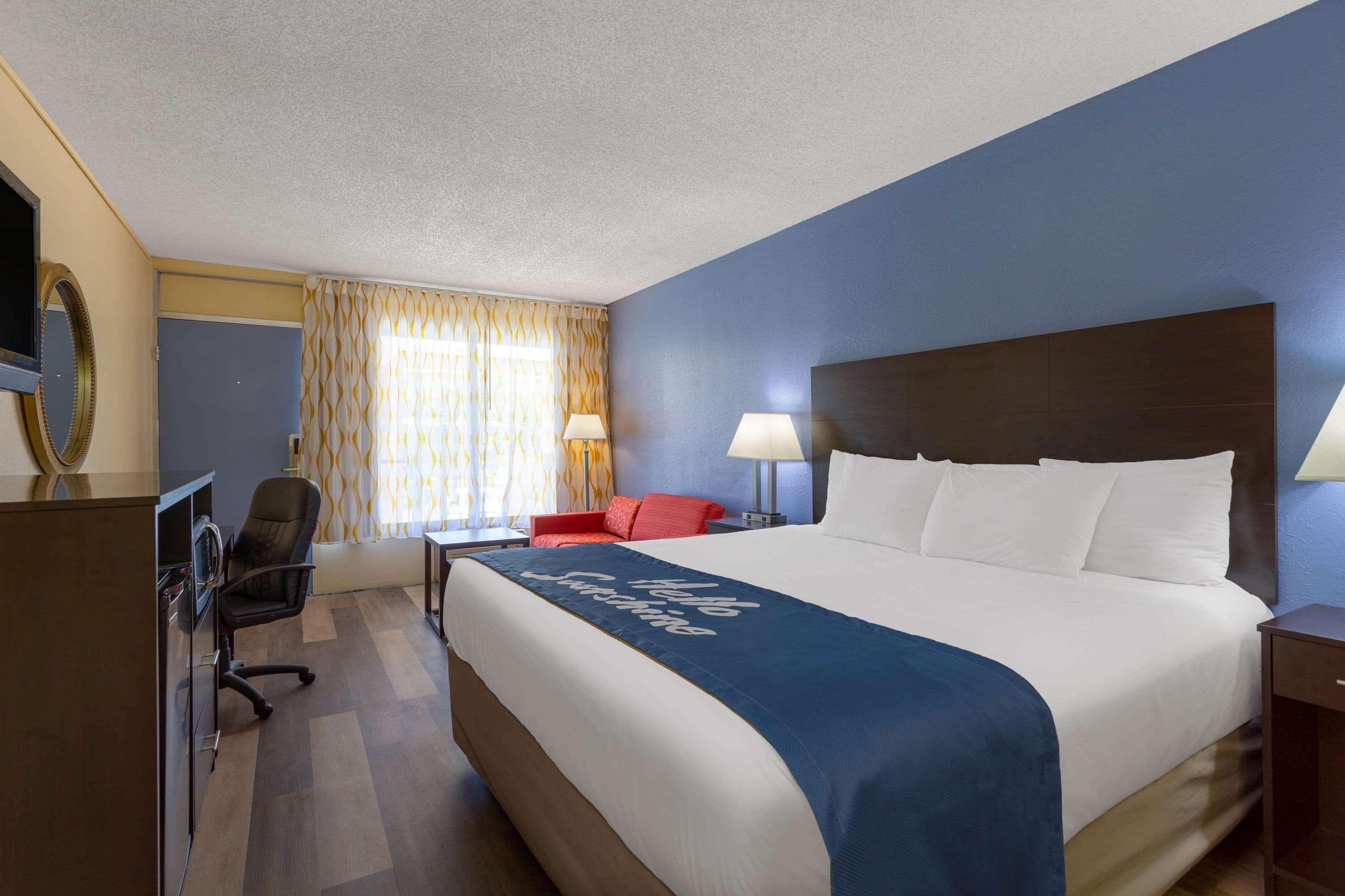 Days Inn By Wyndham Greensboro Airport Luaran gambar
