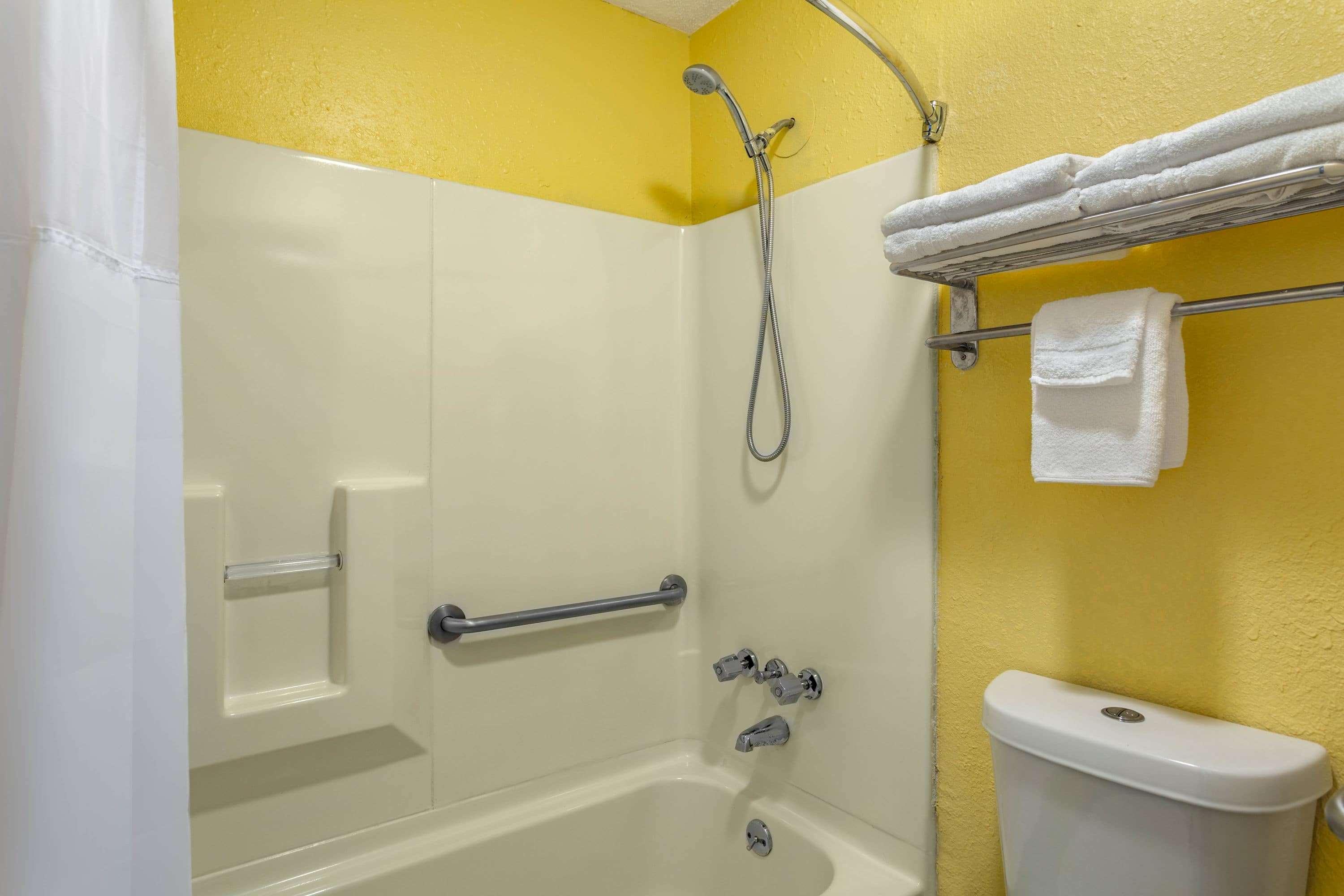 Days Inn By Wyndham Greensboro Airport Luaran gambar