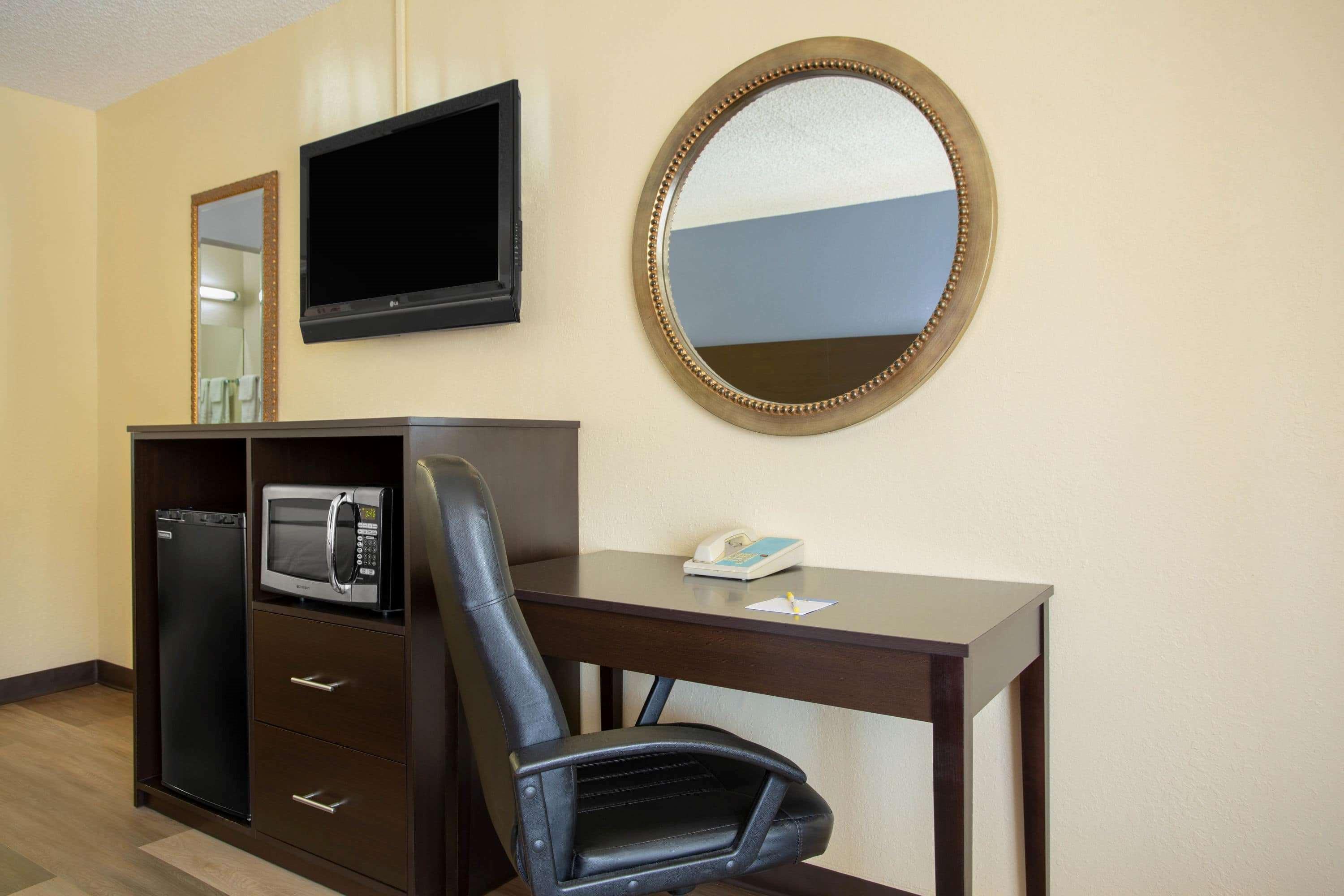 Days Inn By Wyndham Greensboro Airport Luaran gambar