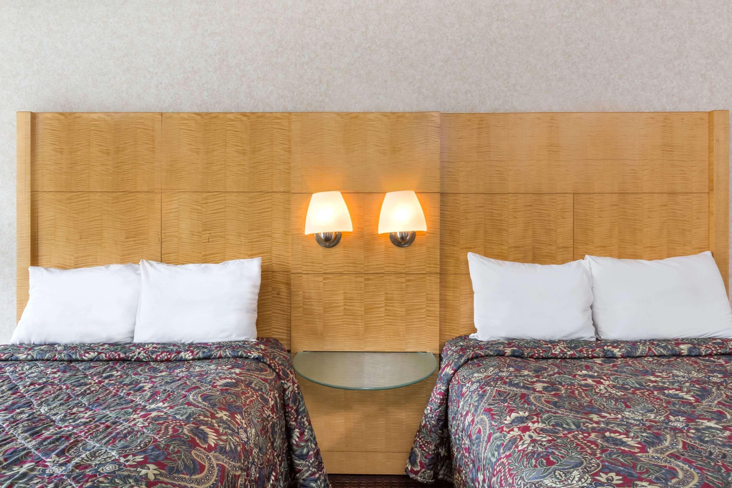 Days Inn By Wyndham Greensboro Airport Luaran gambar