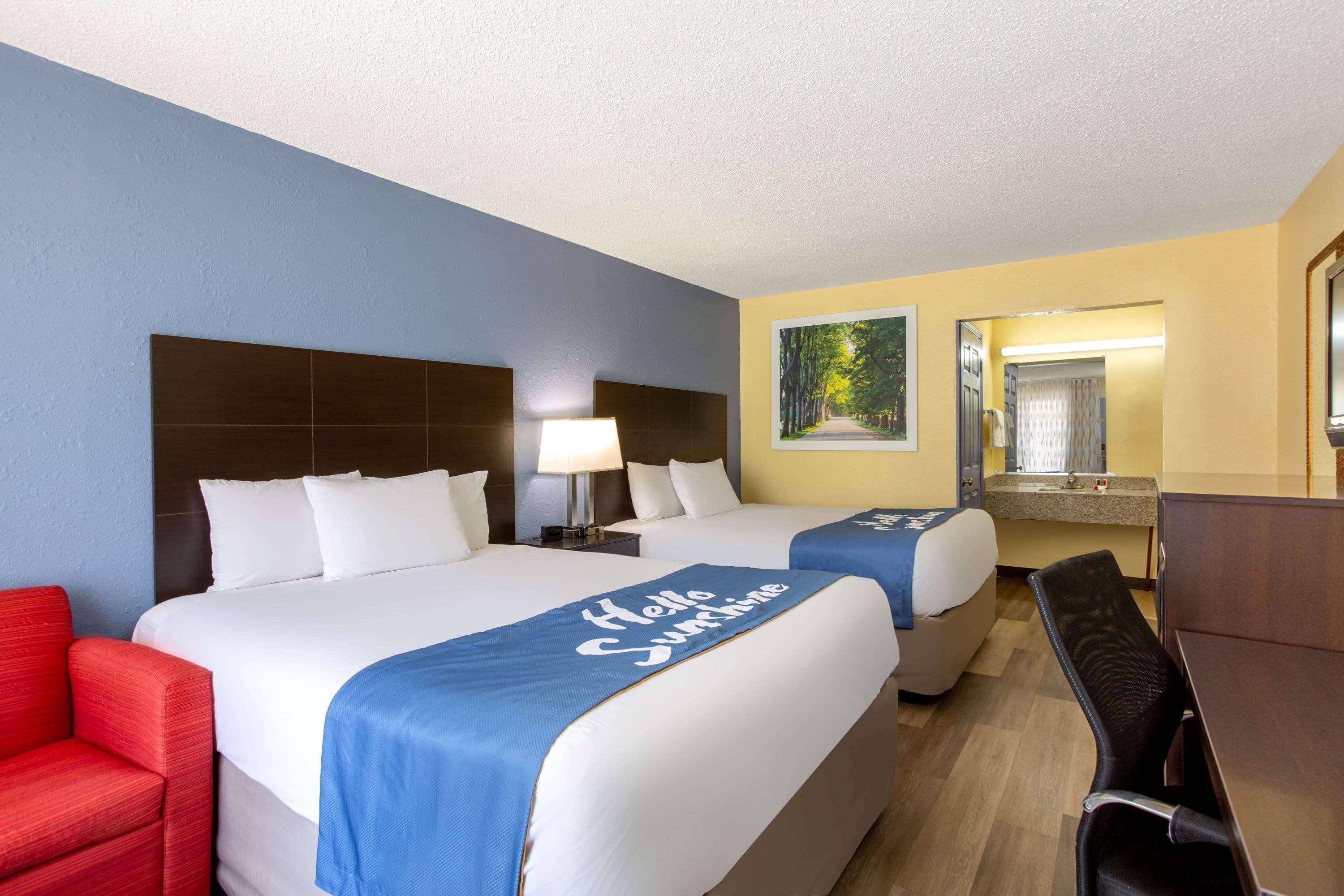 Days Inn By Wyndham Greensboro Airport Luaran gambar