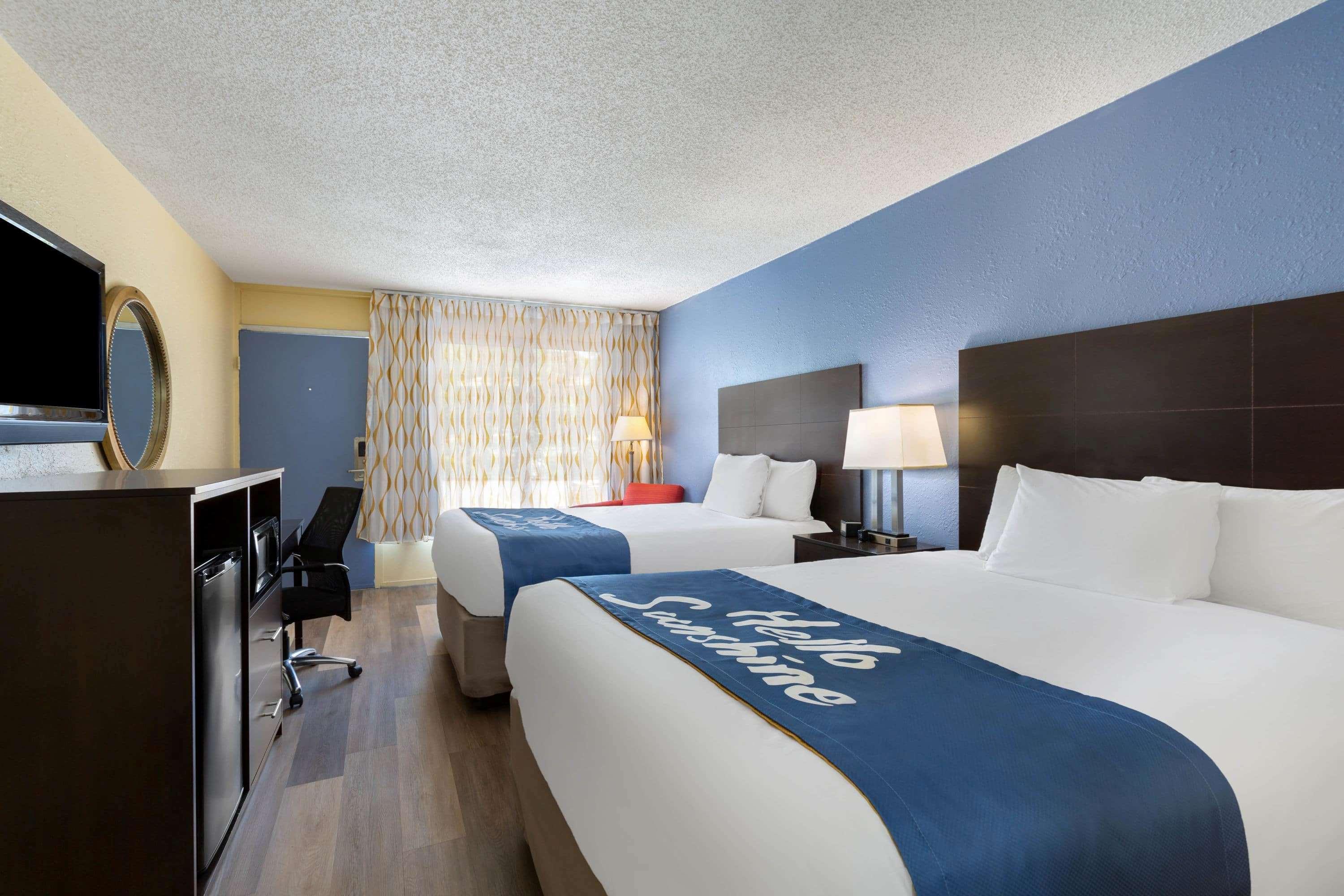 Days Inn By Wyndham Greensboro Airport Luaran gambar