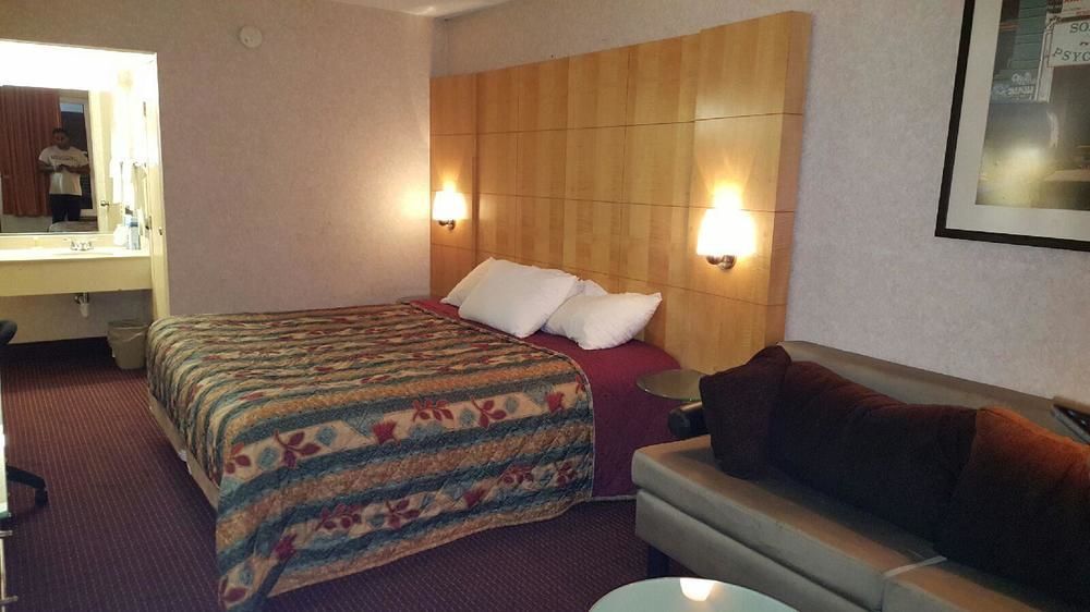 Days Inn By Wyndham Greensboro Airport Luaran gambar