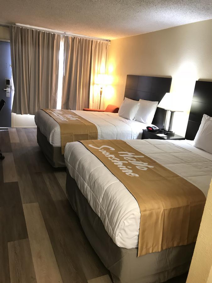 Days Inn By Wyndham Greensboro Airport Luaran gambar