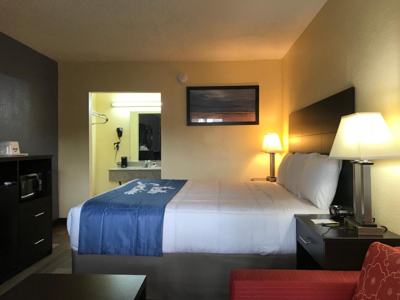 Days Inn By Wyndham Greensboro Airport Luaran gambar